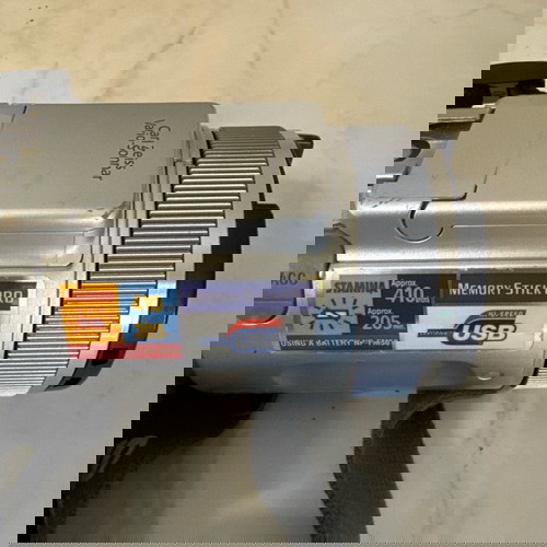 Sony κάμερα DSC-F717 σαν καινούργια με μοναδικό σχεδιασμό