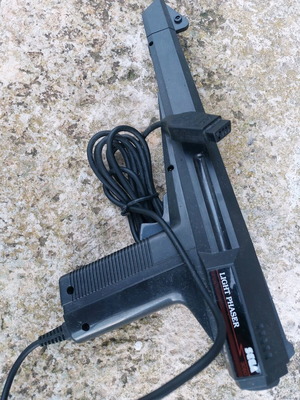 SEGA MASTER SYSTEM LIGHT PHASER GUN MODEL 3050