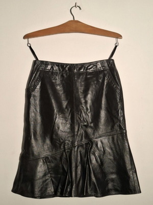 Betty Barclay black leather skirt used with pockets and flounce