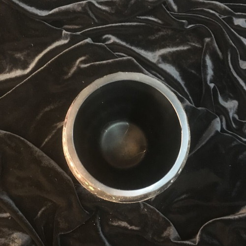 Vase used, mirror technique