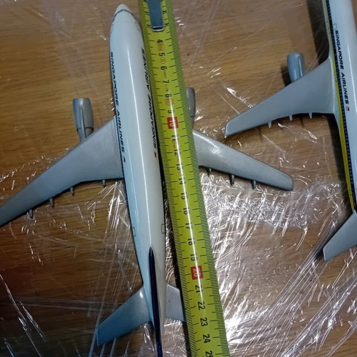 Metal Singapore Airlines airplane models used, set of 2