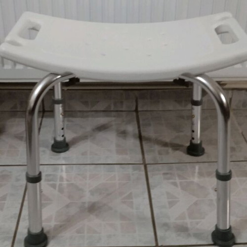 Bath stool like new, adjustable height, shower phone holder
