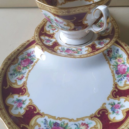 Royal Albert Lady Hamilton bone china set like new with 22k gold trim