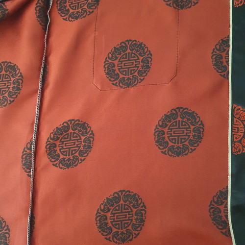 Silk robe with Chinese designs like new, sizes M to XL