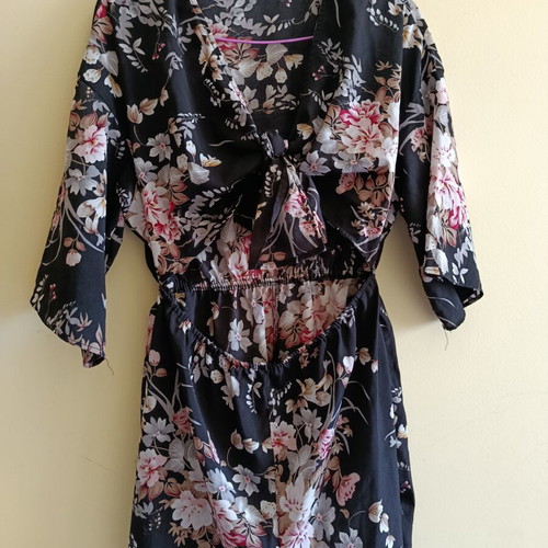 Playsuit floral Shein like new with half sleeves and front tie