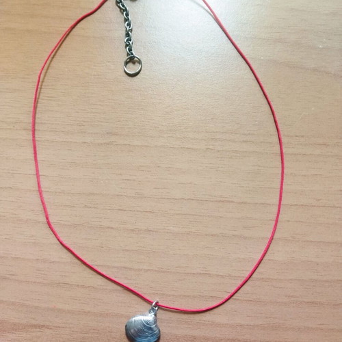 Necklace with shell handmade, new, red and silver