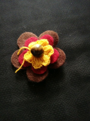 Flower brooch like new