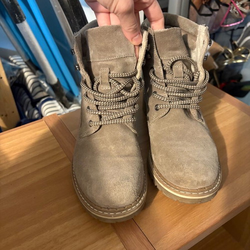 Tamaris boots size 38 like new, beige