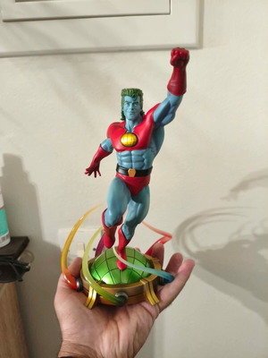 Captain Planet Iron Studio 1/10 figure like new with box