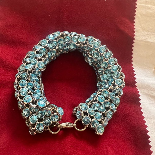 Bracelet with blue crystals used, mesh style