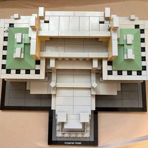 Lego Architecture Imperial Hotel 21017 like new, collectible set 1188 pieces