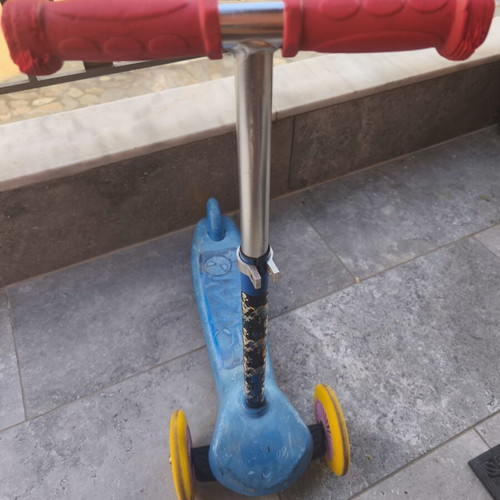 Children's scooter used with three wheels and adjustable handlebar