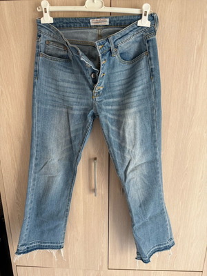 Funky Buddha jeans with crop hem like new, mid waist, size 28