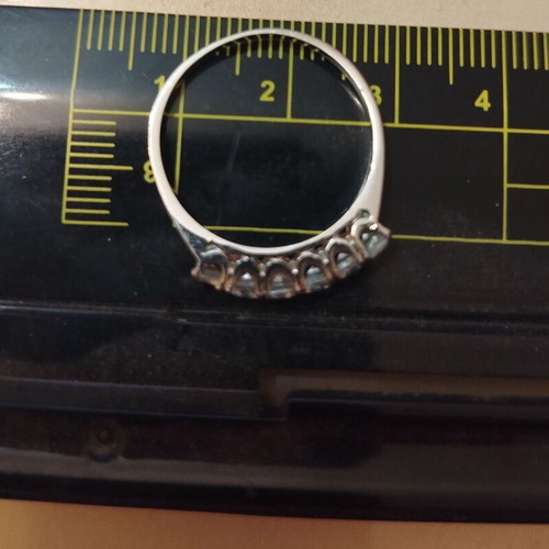 Silver ring like new, silver color