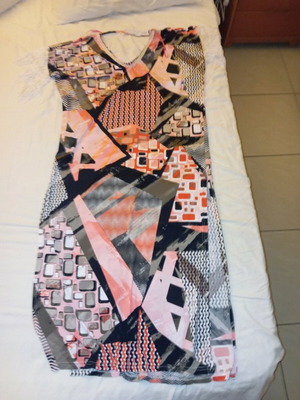 Summer dress like new, size Large, multicolored with fringed sleeves