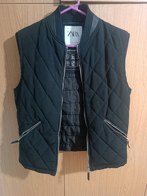 Zara sleeveless jacket black like new, size S
