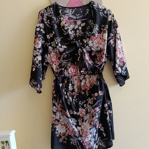 Playsuit floral Shein like new with half sleeves and front tie