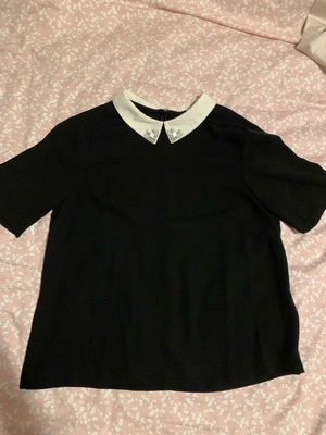 H&M short-sleeve top black with white collar and decorative details like new