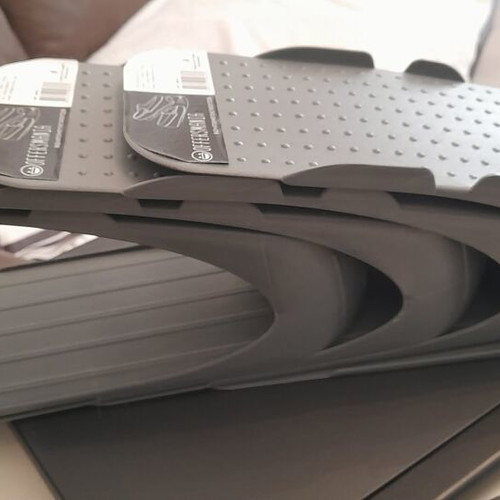 Set of 4 shoe racks like new