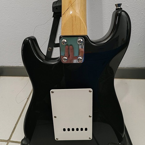 Granite Junior Electric Guitar used with Stagg case and Proel stand