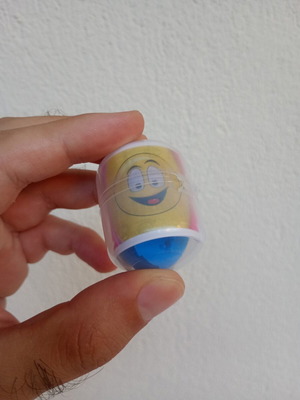 Assembled gift in capsule