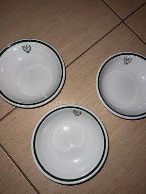 Set of 3 vintage bowls like new, porcelain