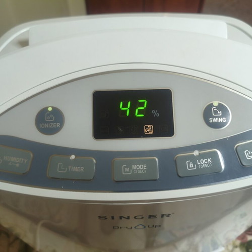 Singer SDHM-20L Dry Up Eco dehumidifier like new with compressor