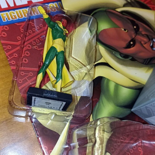 Vision figure Marvel Eaglemoss used with magazine