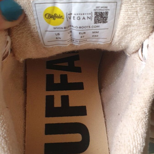 Buffalo sneaker cream/black like new, size 37
