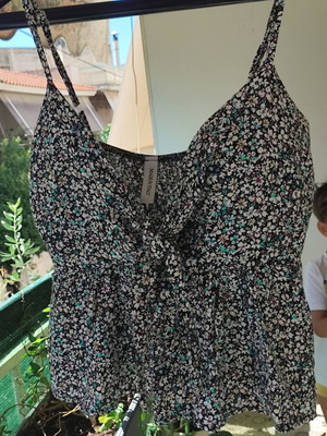 Strap top like new with built-in cups, multicolor, size S
