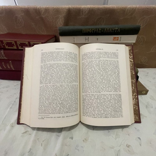 Thoukididou Istoria complete work in modern Greek, like new