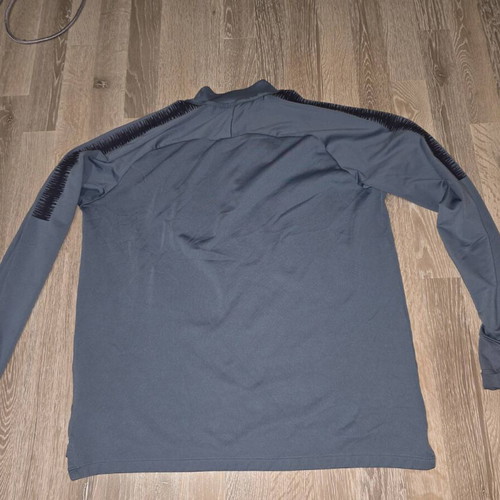 Chelsea Nike top like new, size L