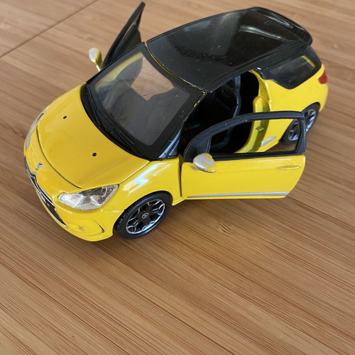 Bburago Citroën DS3 1:32 diecast model used, yellow with black roof