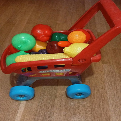 Supermarket cart toy with food used