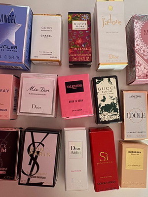 Mini perfume boxes like new, assorted packaging