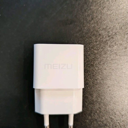 Charger 220V like new