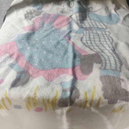 Children's wool blanket like new for crib 150x100