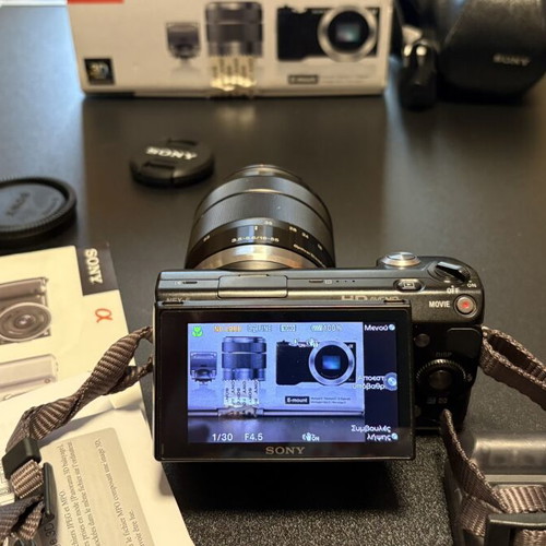 Sony NEX-5 camera kit with 18-55mm lens