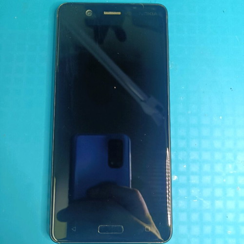 Nokia 5 parts used, black screen, untested
