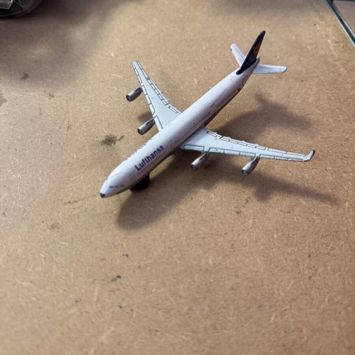 Iron airplanes used, small scale, pack of 2