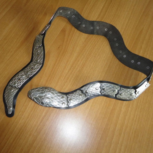Vintage women's belt metal snake like new