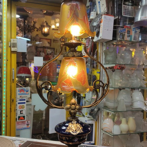 Antique Table Lamp like new, made of bronze