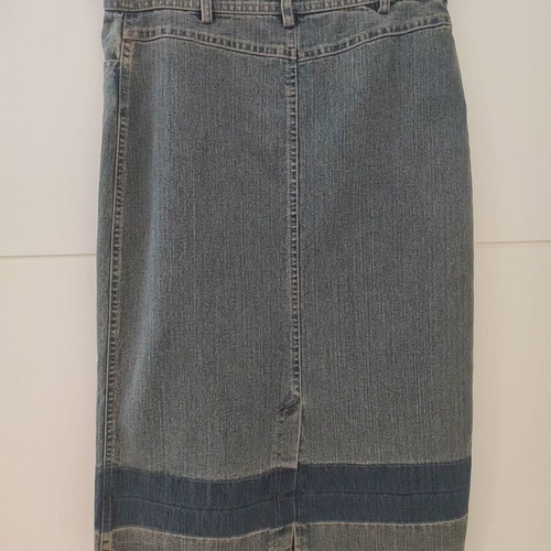 L' altra donna midi denim skirt new, size medium, blue