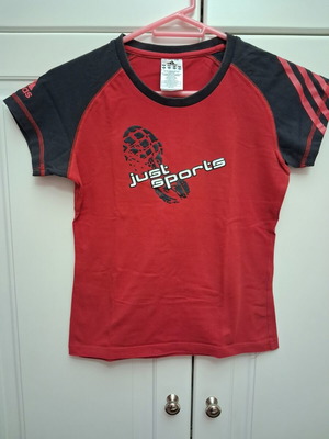Adidas sports shirt size M like new