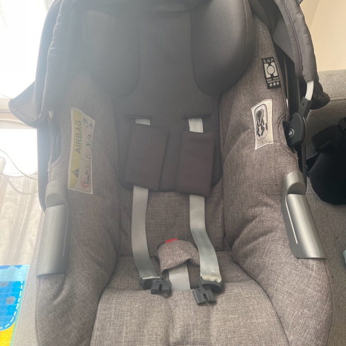 Iglesina Aptica car seat egg like new