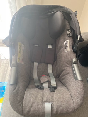 Iglesina Aptica car seat egg like new