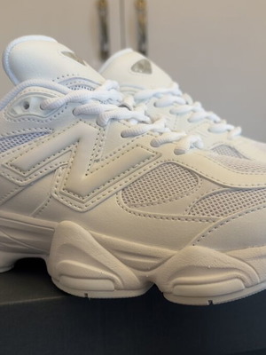 New Balance 9060 sneakers size 41.5 new unworn white