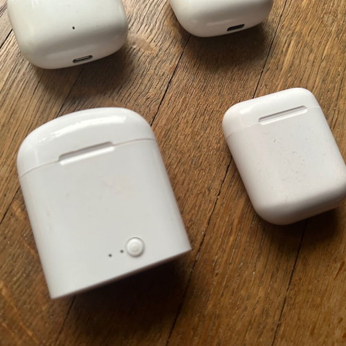 Bluetooth earbuds used, 4 pairs with cases, broken batteries