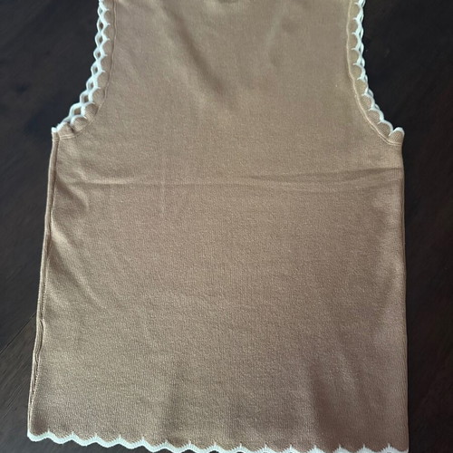 Beige knitted women's blouse L with white embroidered flowers and pearl