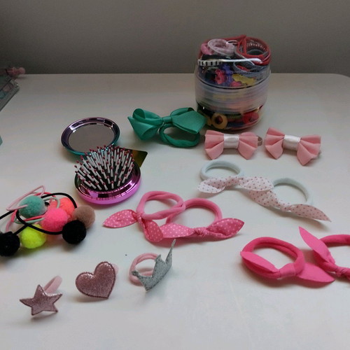 Hair clips like new, elastic and bows
